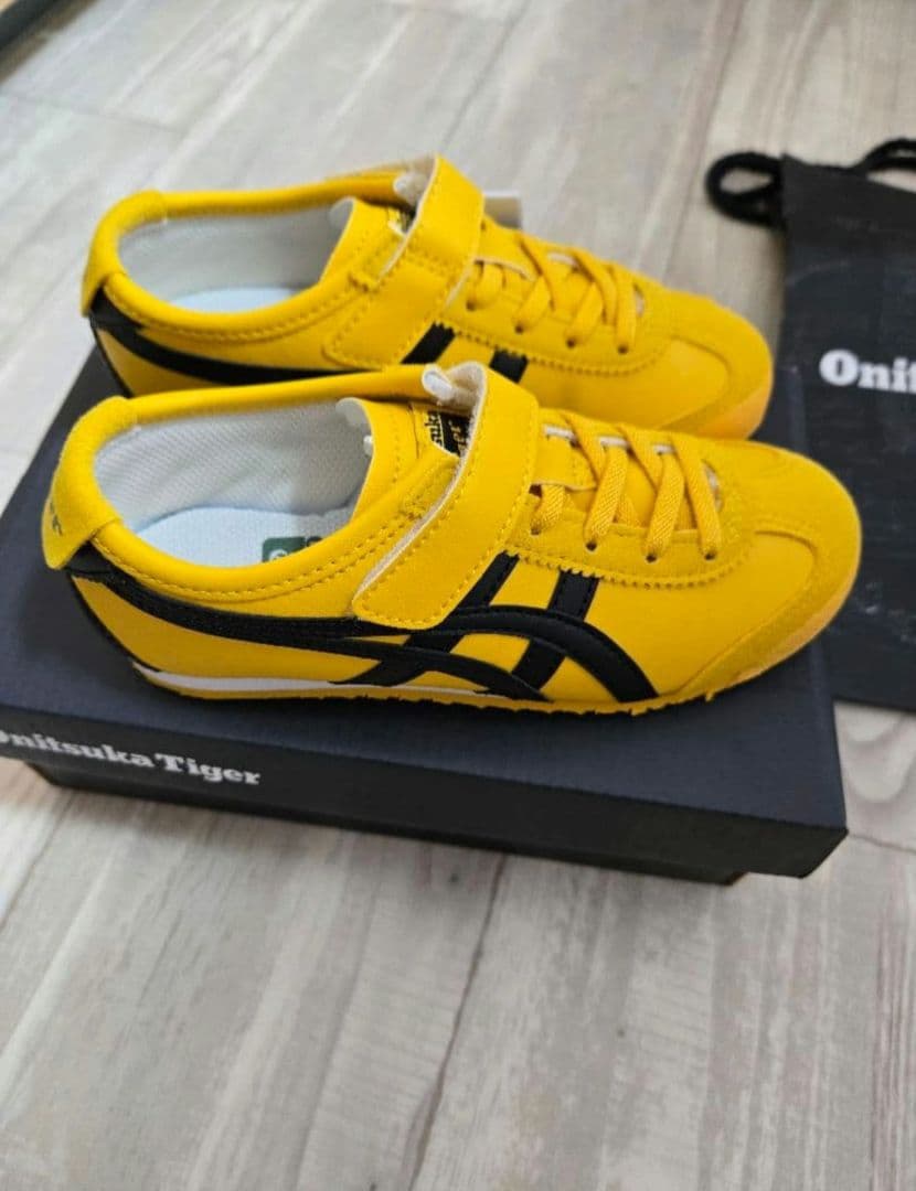 オニツカタイガー　スニーカー　18.5