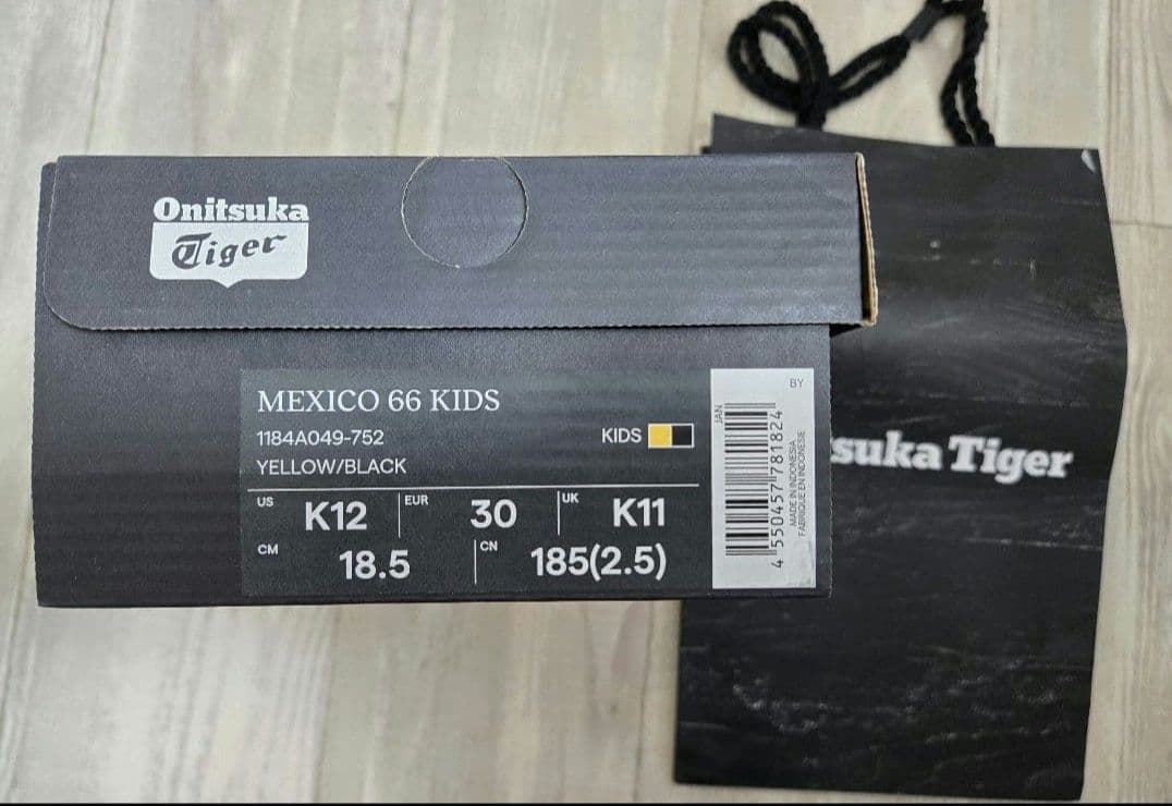 オニツカタイガー　スニーカー　18.5