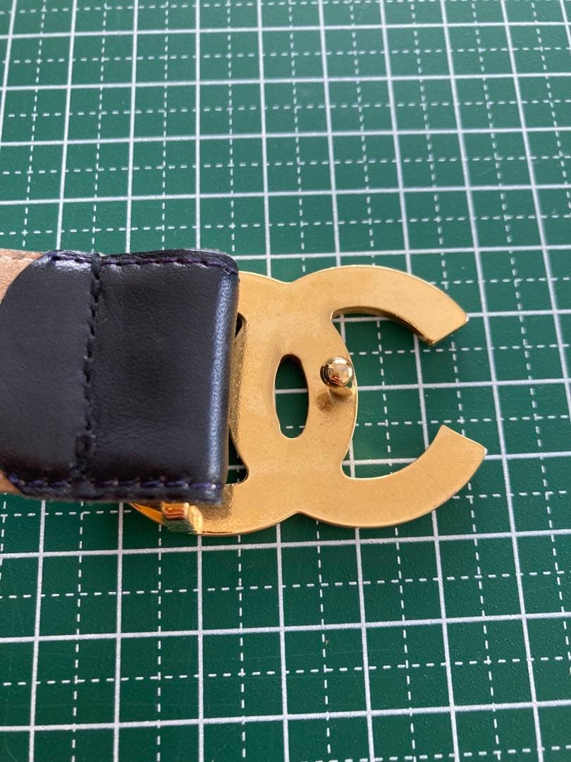 CHANEL ブラックレザーベルト ゴールドバックル