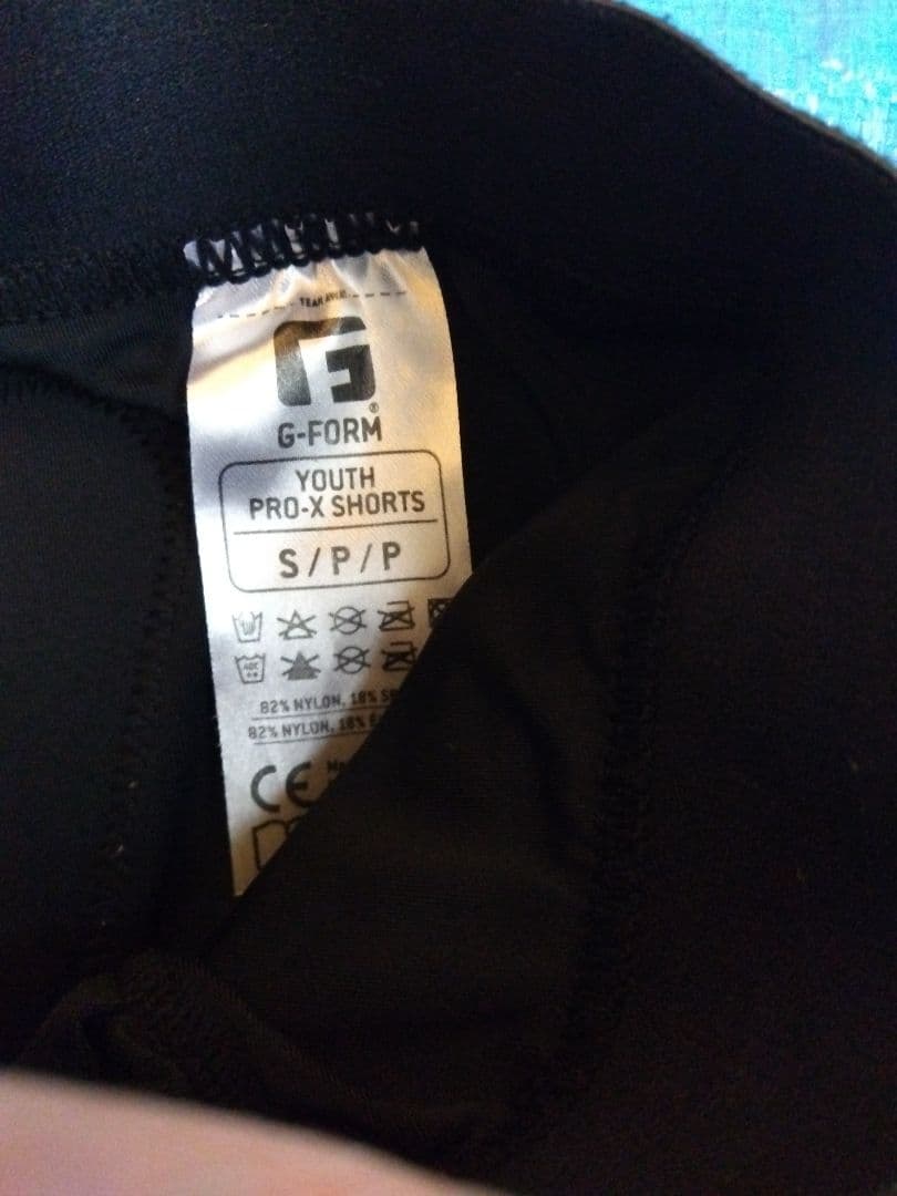 G-FORM プロテクターショーツ　Sサイズ　FOX 二ースリーブ　ユース