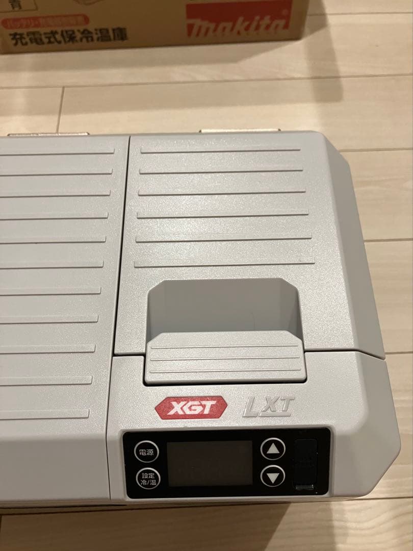 マキタ　コードレス冷温庫　40V CW003G 2回のみの使用　付属品完備