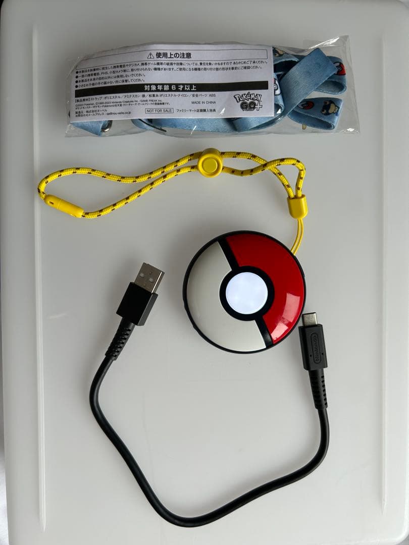 Pokemon GO Plus + 充電ケーブル付き　ストラップ付き