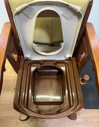J【中古品】安寿 家具調トイレセレクトR　はねあげ　標準便座　介護用品