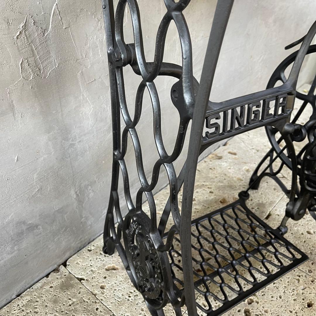 イギリス　アンティークミシン脚テーブル　SINGER 足踏みミシン　網目　鉄脚