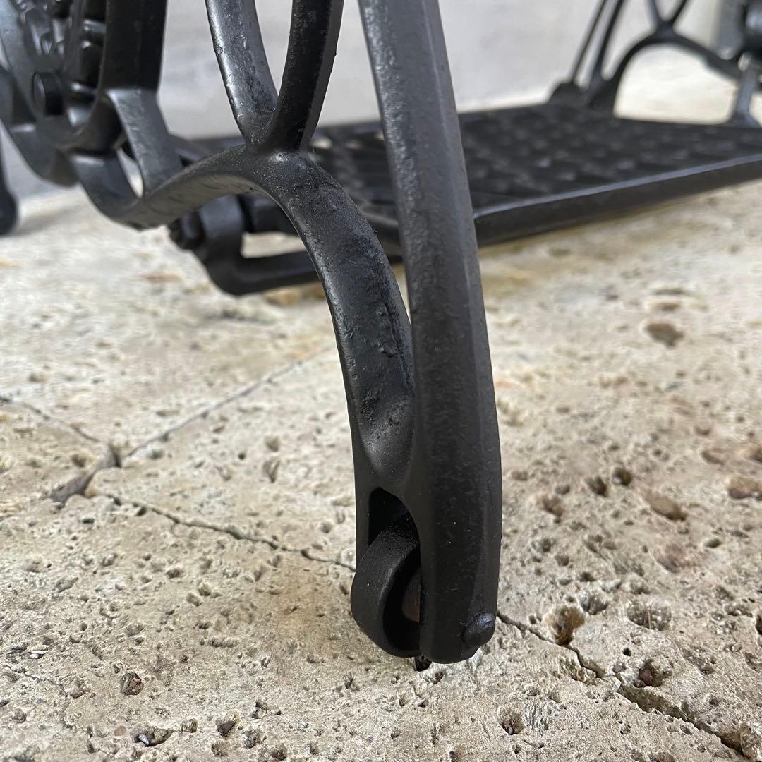 イギリス　アンティークミシン脚テーブル　SINGER 足踏みミシン　網目　鉄脚