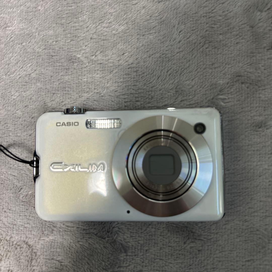 CASIO EXILIM EX-S10 ホワイト　デジタルカメラ　薄型コンパクト