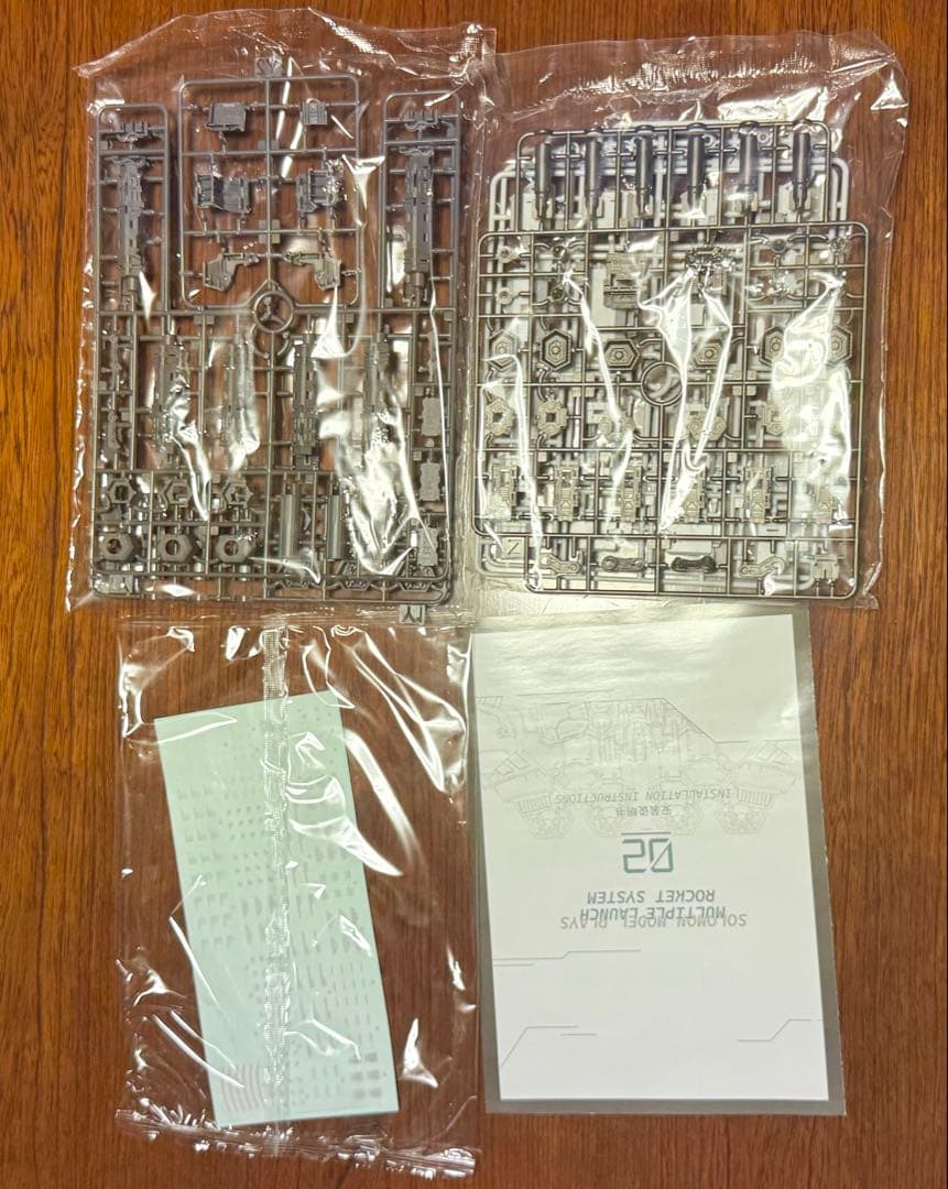 【新品・送料無料】ソロモン1/100ガンダム試作2号機 MLRS+クリア外装