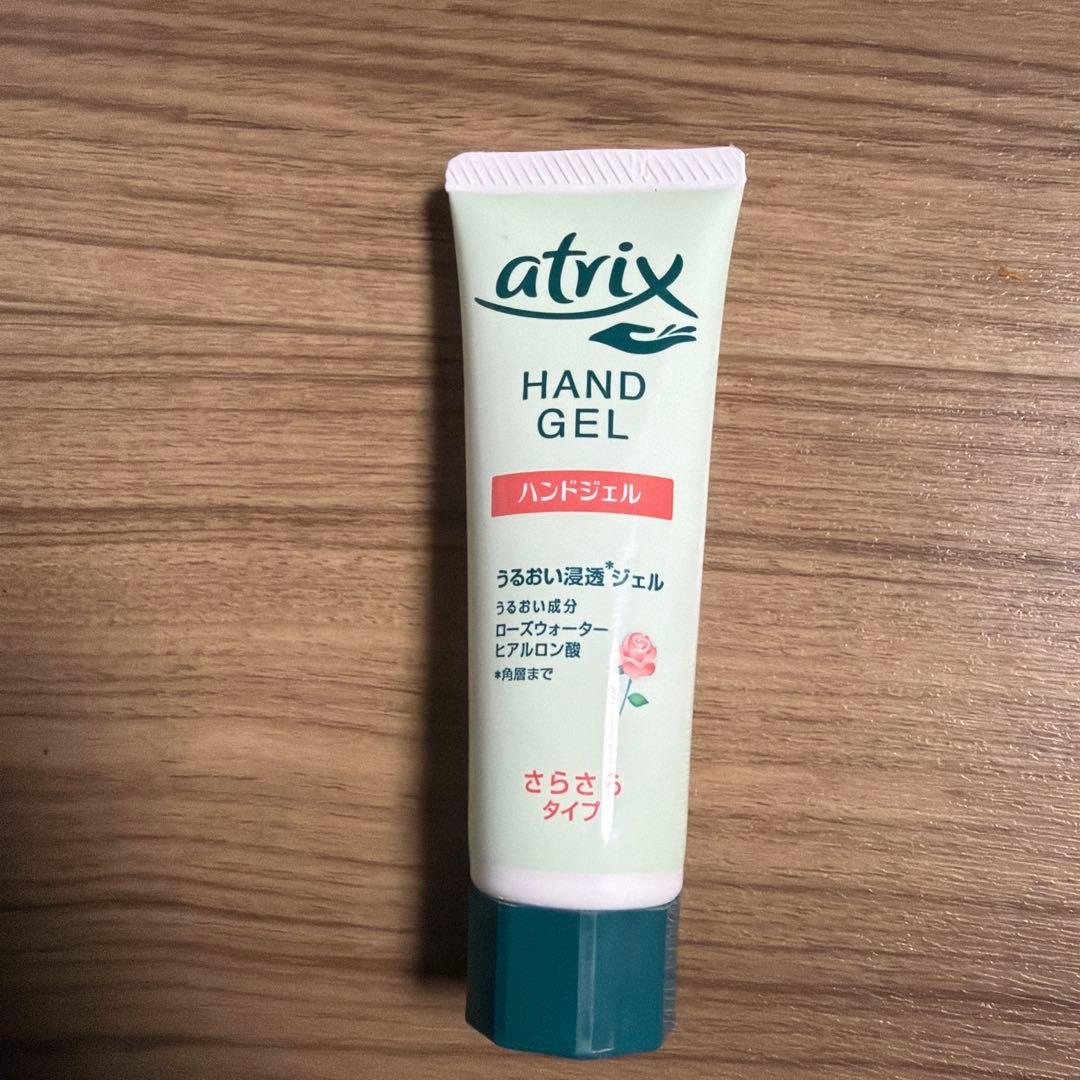 基礎化粧品4種類とハンドクリームとリップクリーム ポーチとフエイスマスク