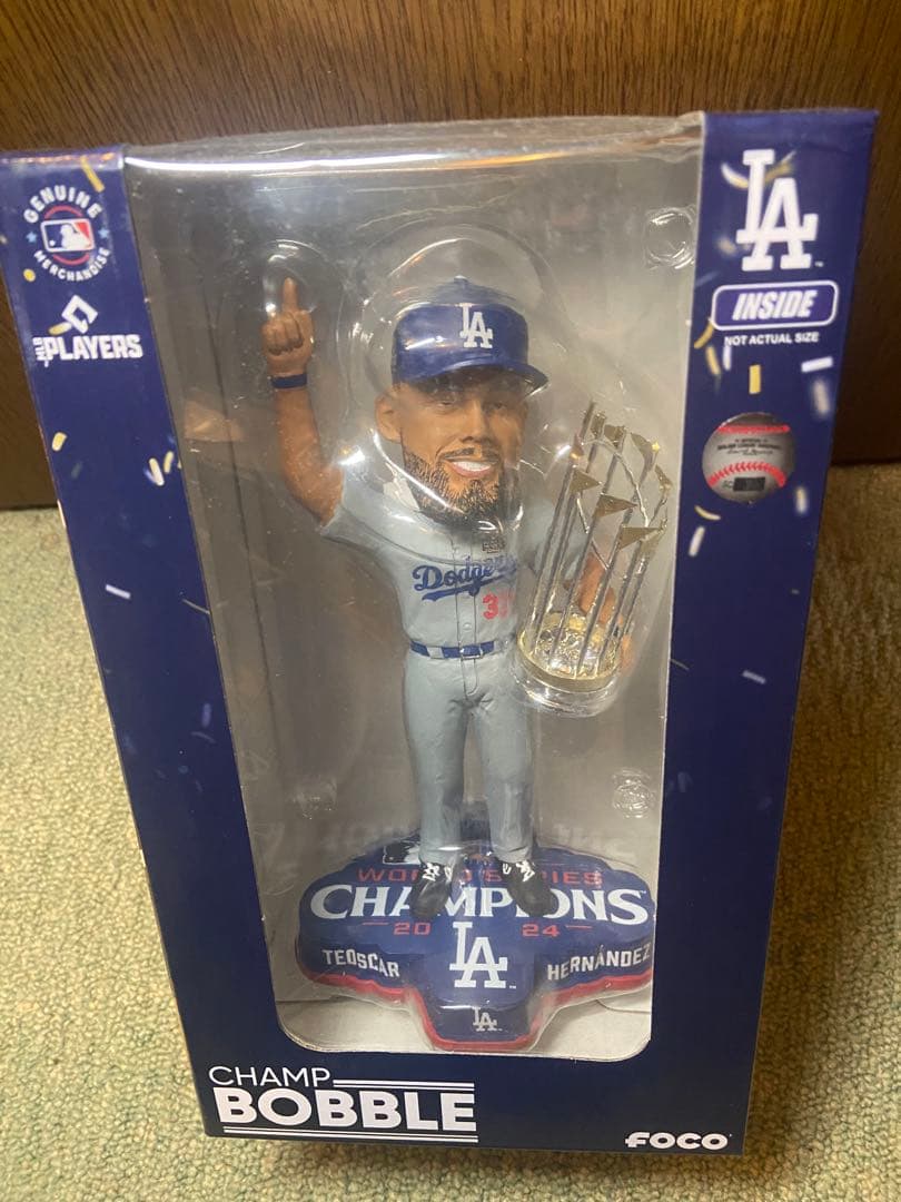 MLB ボブルヘッド 2024 WSトロフィー付き/T・ヘルナンデス