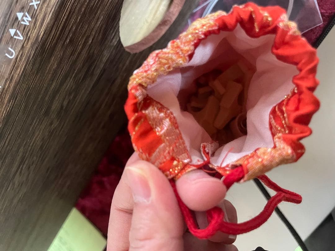 木製琴 13弦 赤い装飾付き