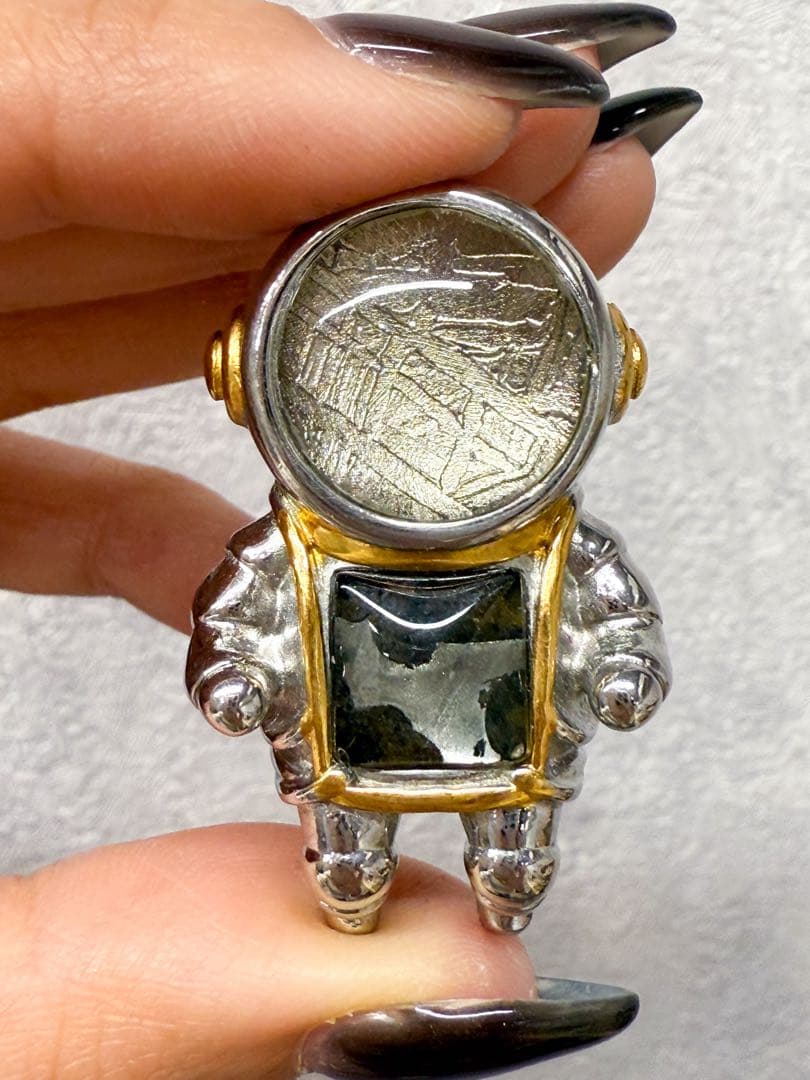 【新品未使用】ムオニナルスタ隕石　ギベオン　ペンダント　宇宙飛行士