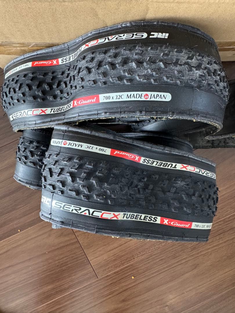 IRC SERAC CX 700×32C チューブレスタイヤ