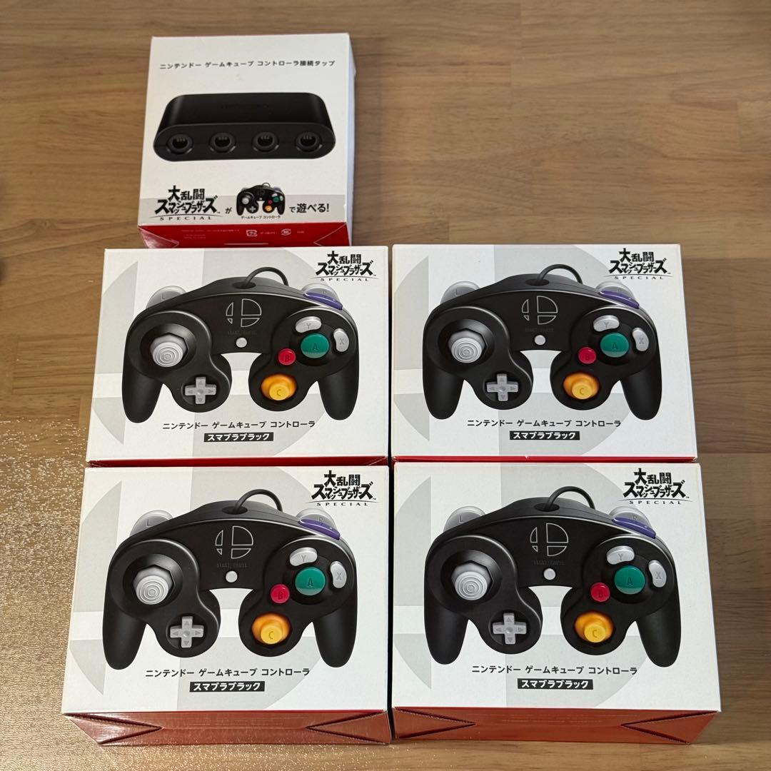 6-186【美品】ゲームキューブコントローラ スマブラブラック 4個 接続タップ