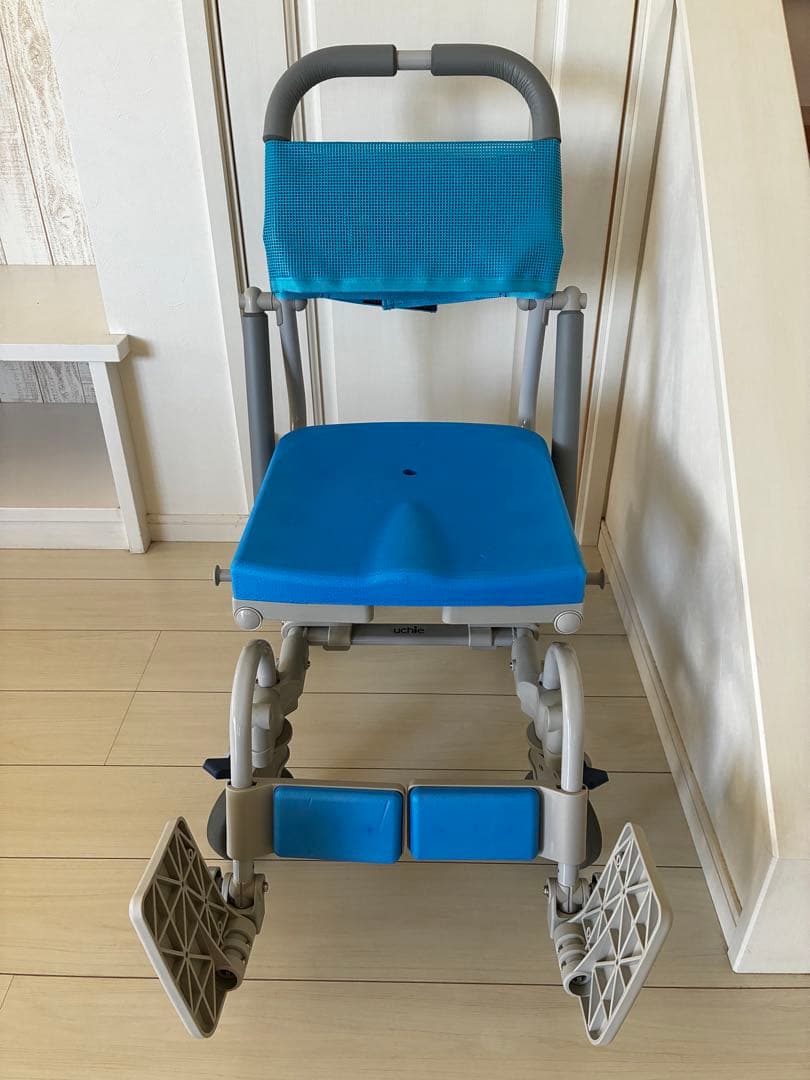 Uchie ウチエ　入浴用車椅子　シャワーラク4輪自在V 穴なしシート