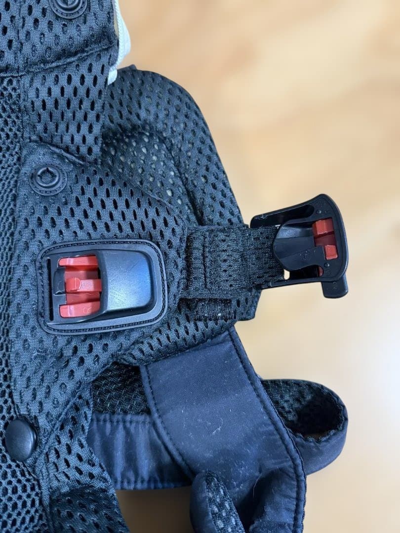 お値下げ！取説、箱、カバー付BabyBjorn ブラック 抱っこひも ハーモニー