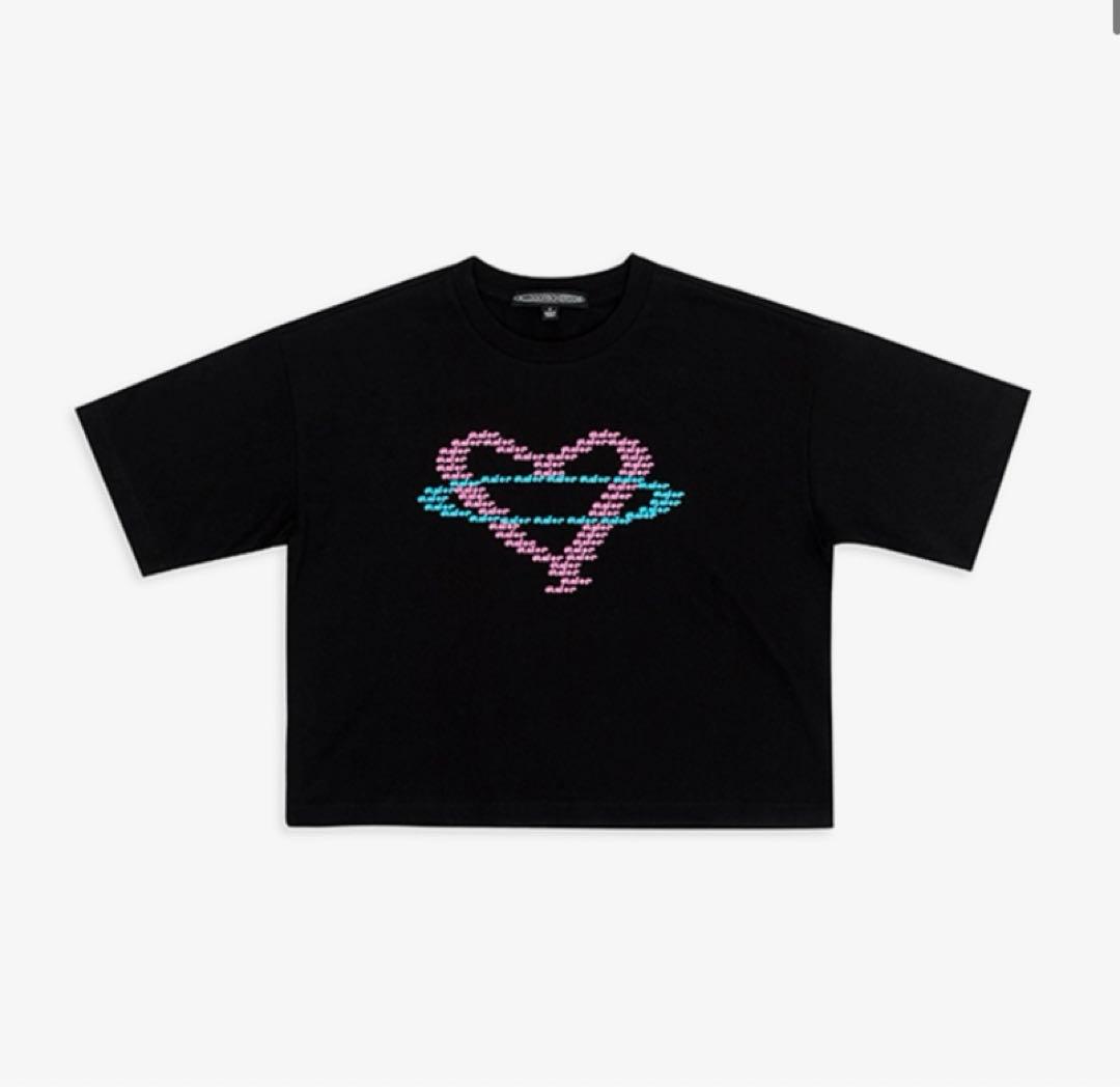 new jeans ador tシャツ