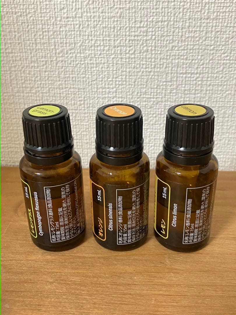 doTERRA エッセンシャルオイル11本＋ロールオン2本・木箱とハンドブック付