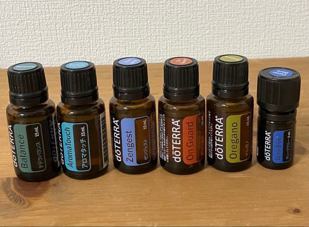 doTERRA エッセンシャルオイル11本＋ロールオン2本・木箱とハンドブック付