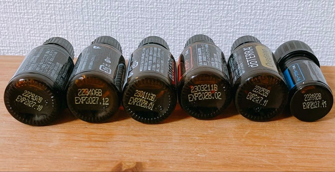 doTERRA エッセンシャルオイル11本＋ロールオン2本・木箱とハンドブック付