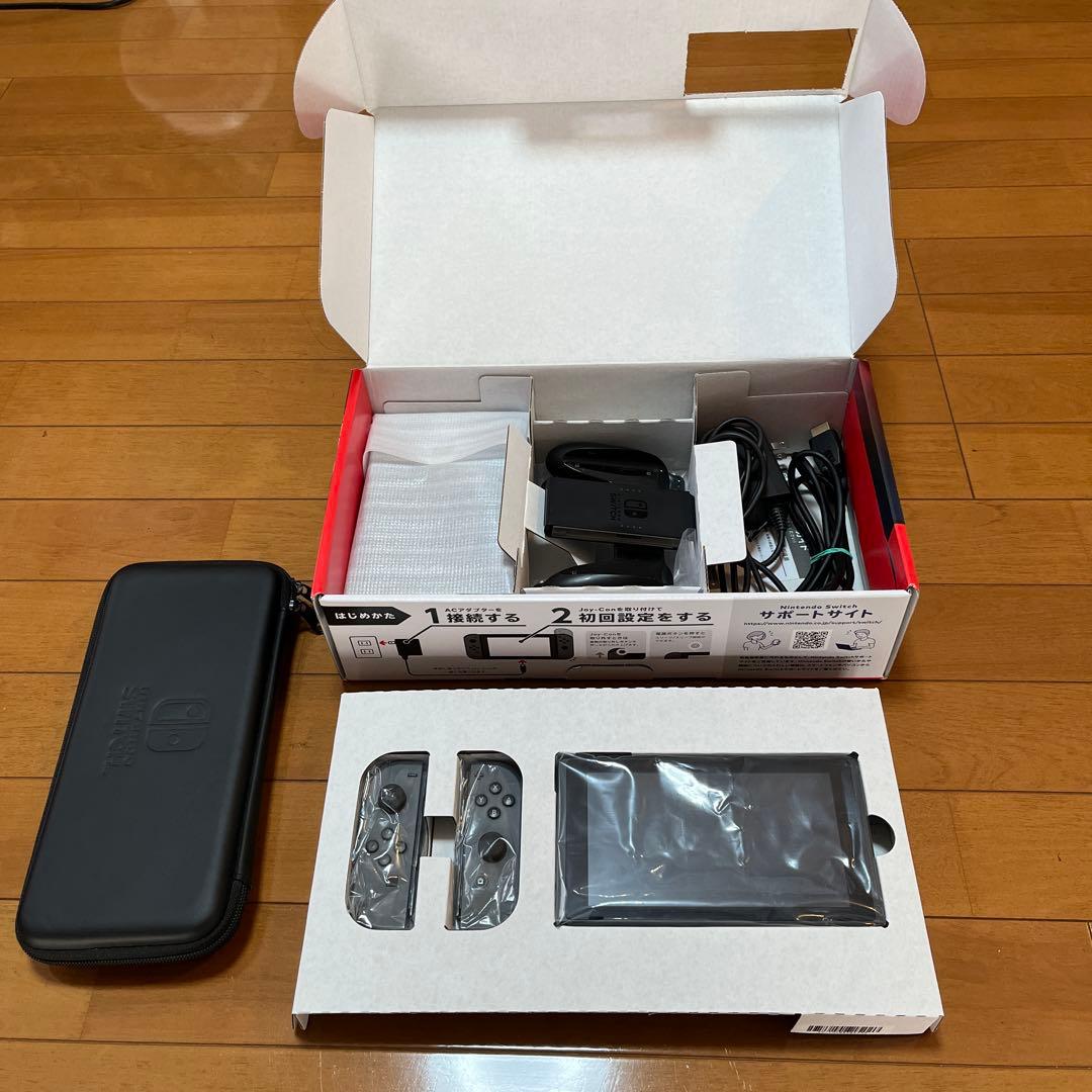 Nintendo Switch本体グレー　純正ソフトケース付