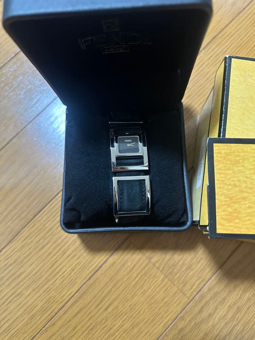 FENDI シルバー ブラック 時計