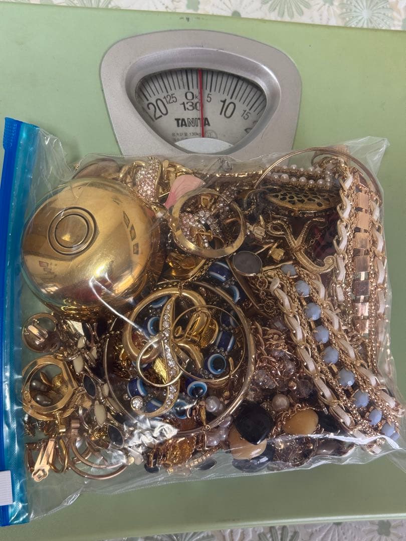 アクセサリー詰め合わせ！ボックス内のアイテムは全て販売中です。