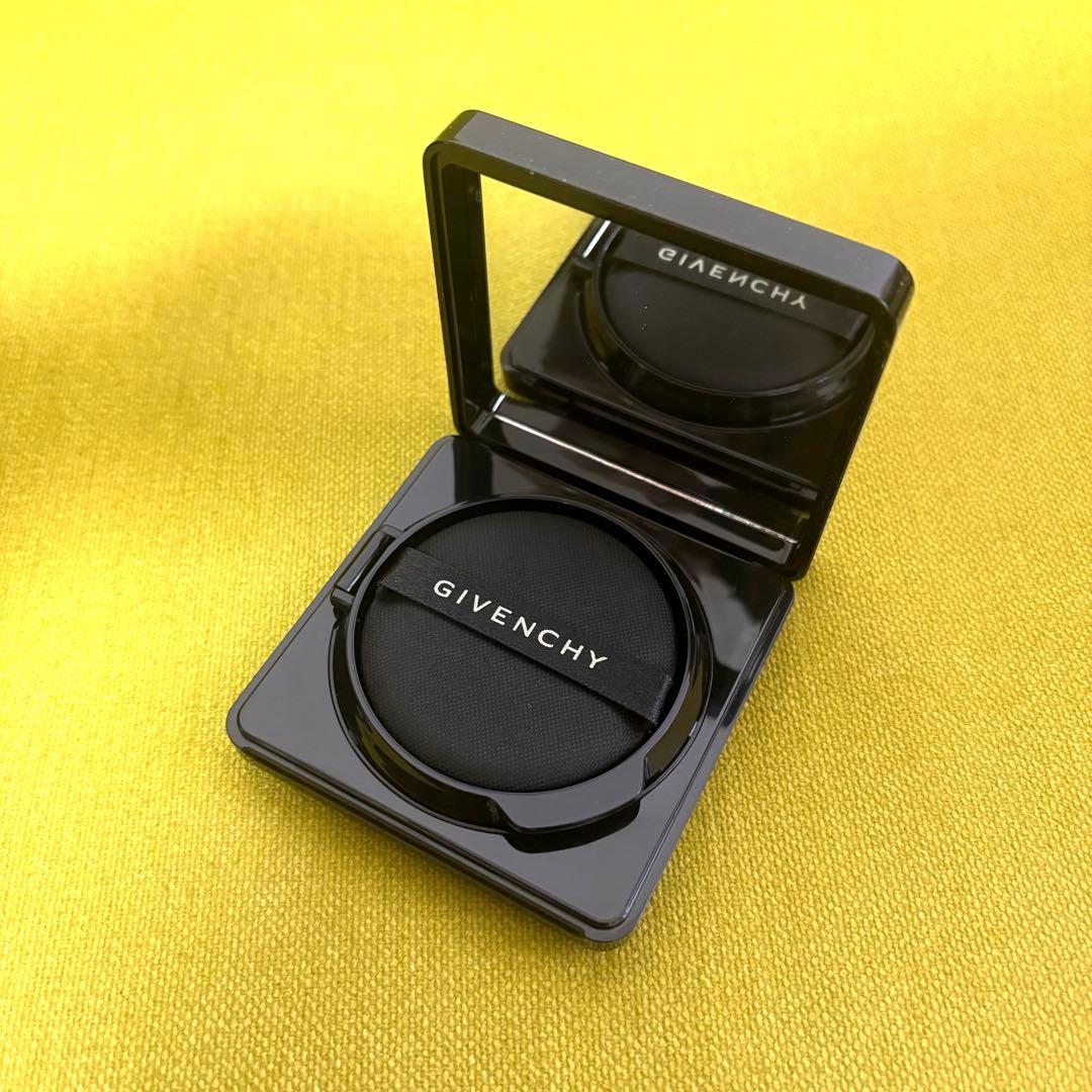 【未使用品】ソワン ノワール UV コンパクト【ジバンシイ】