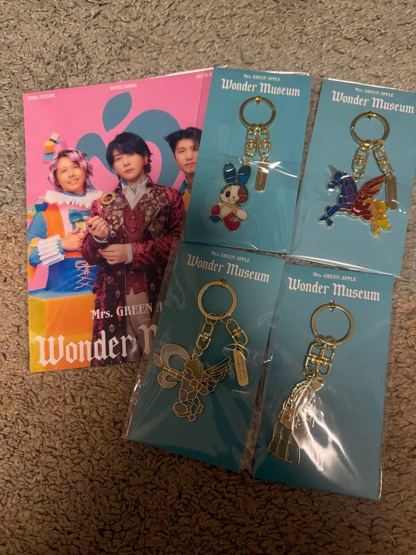 ミセスWonder Museumキーホルダー全4種セット、ポストカード1枚