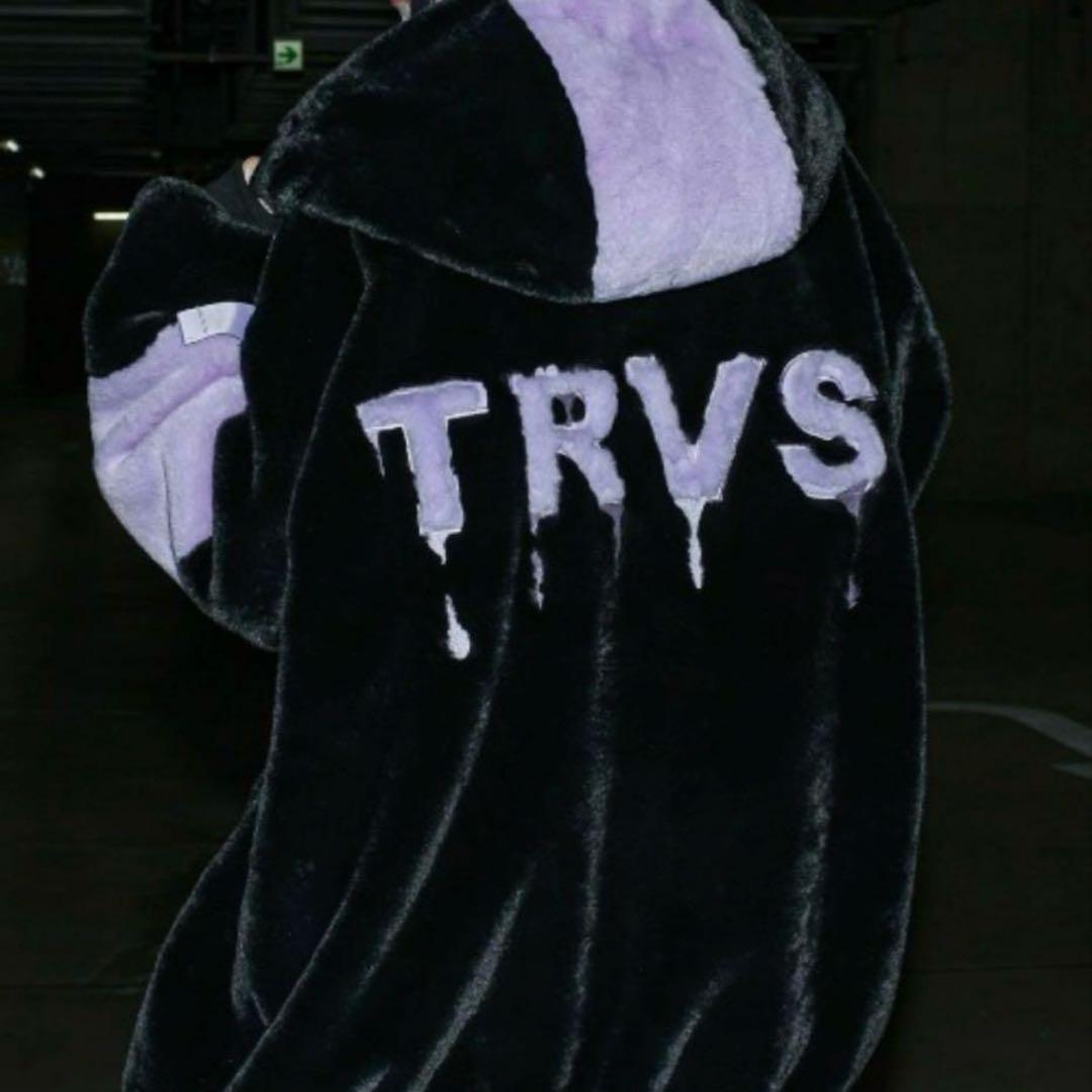 TRAVAS TOKYO ドリップロゴ フェイクファー ハイネックパーカー地雷系