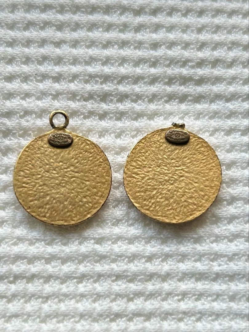 CHANEL シャネルピアス レッドロゴチャーム 訳あり