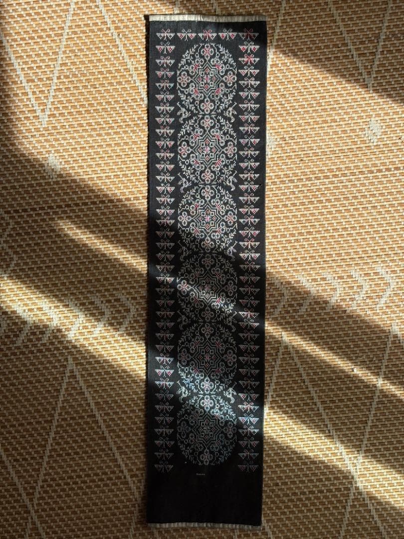 「羽ばたく心の飾り布」「伝統刺繍 布アート」「苗族 ヴィンテージ 刺繍布」