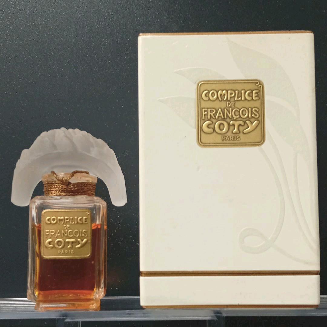 LALIQUE　ラリックドゥラリック　ニローン　ル ベゼ　コティ　コンプリス