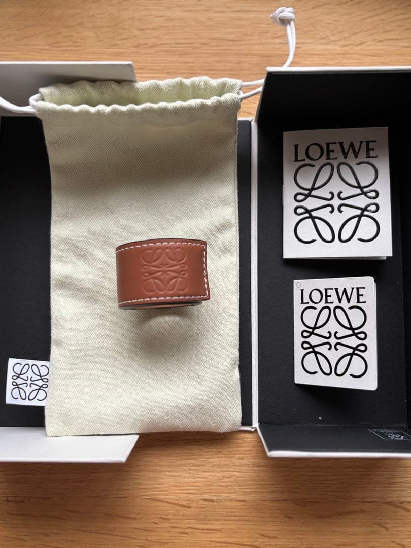 ☆新品未使用☆ LOEWE スラップブレスレット　タン　レザーバングル