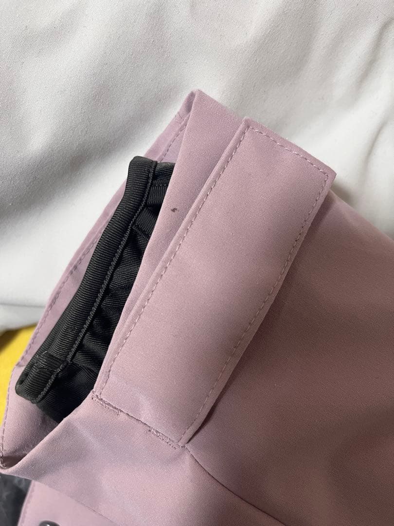 女性用スノーボードウェア 上下セット　ピンクとホワイト