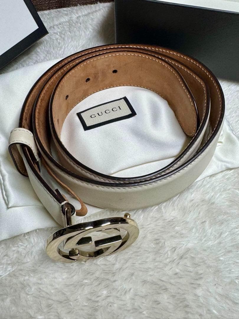 GUCCI ホワイトレザー GGロゴバックルベルト
