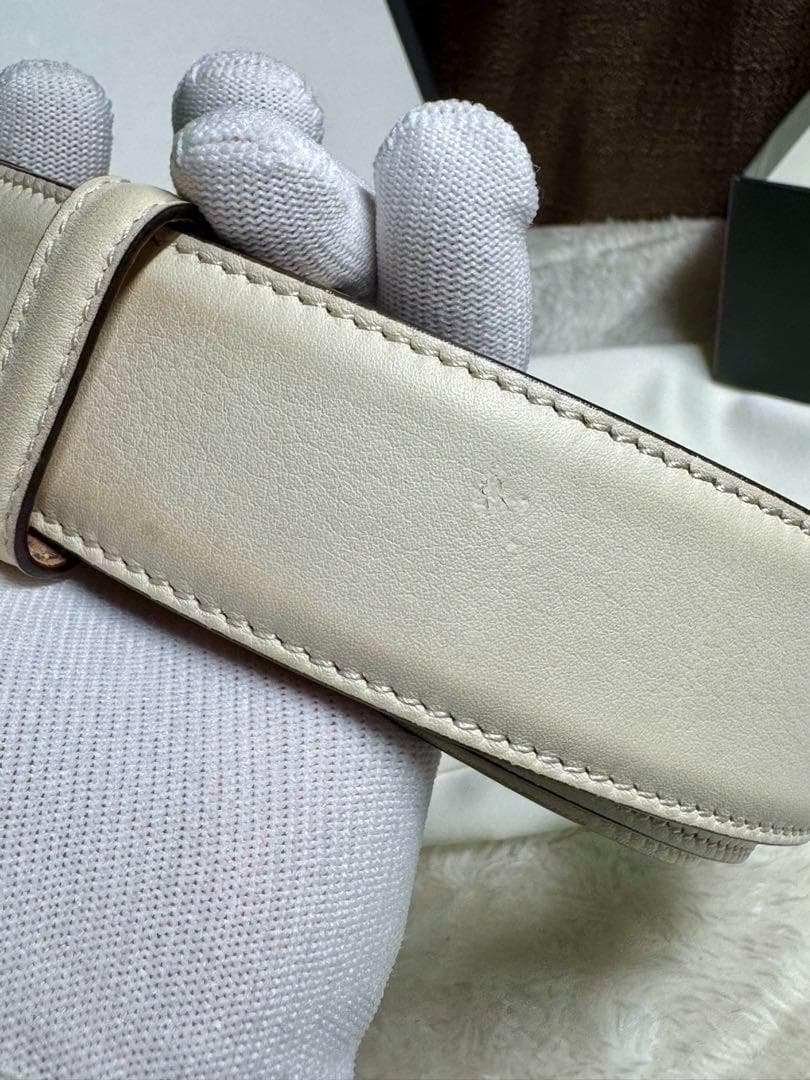 GUCCI ホワイトレザー GGロゴバックルベルト