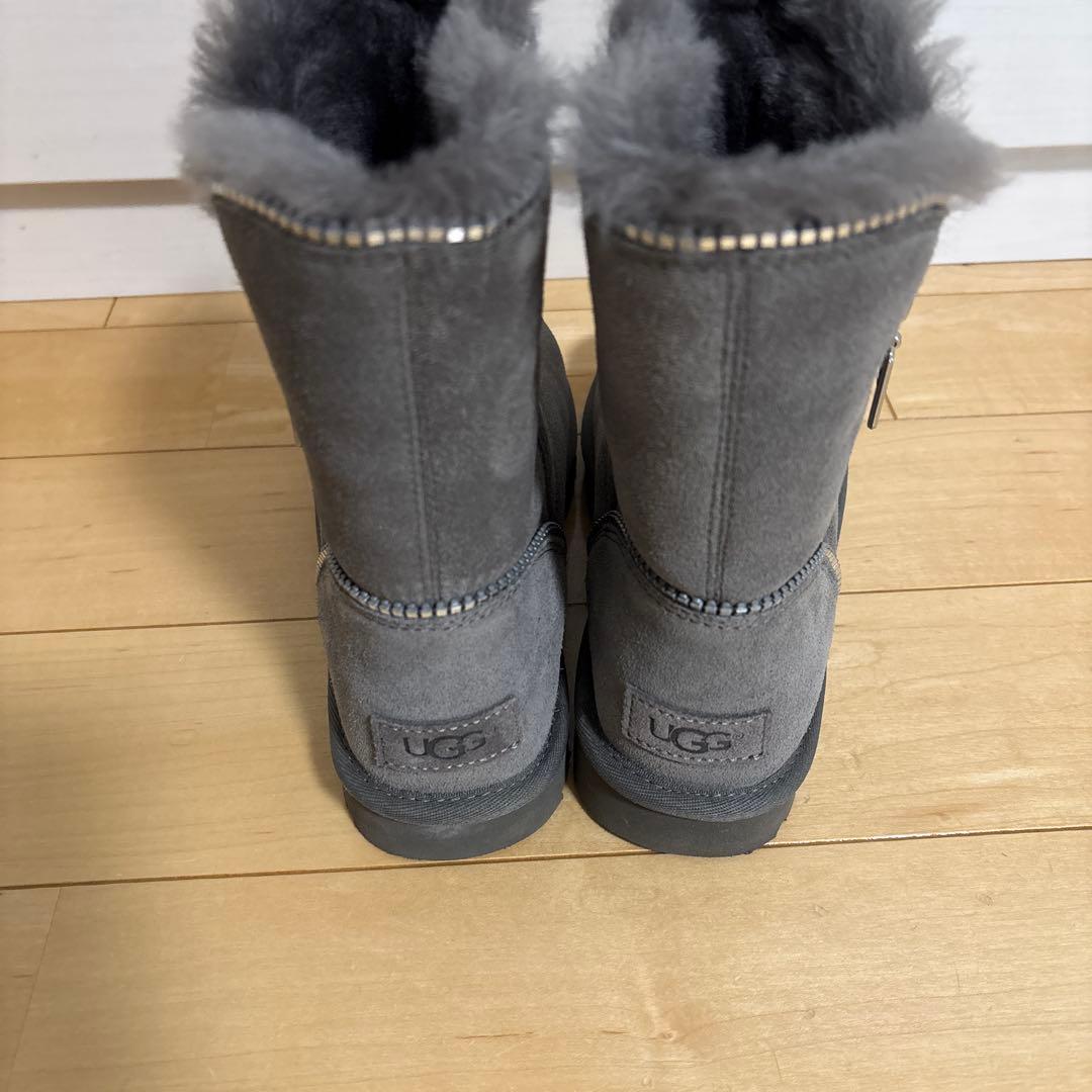 UGG グレー ジッパー付き ムートンブーツ　フローレンス