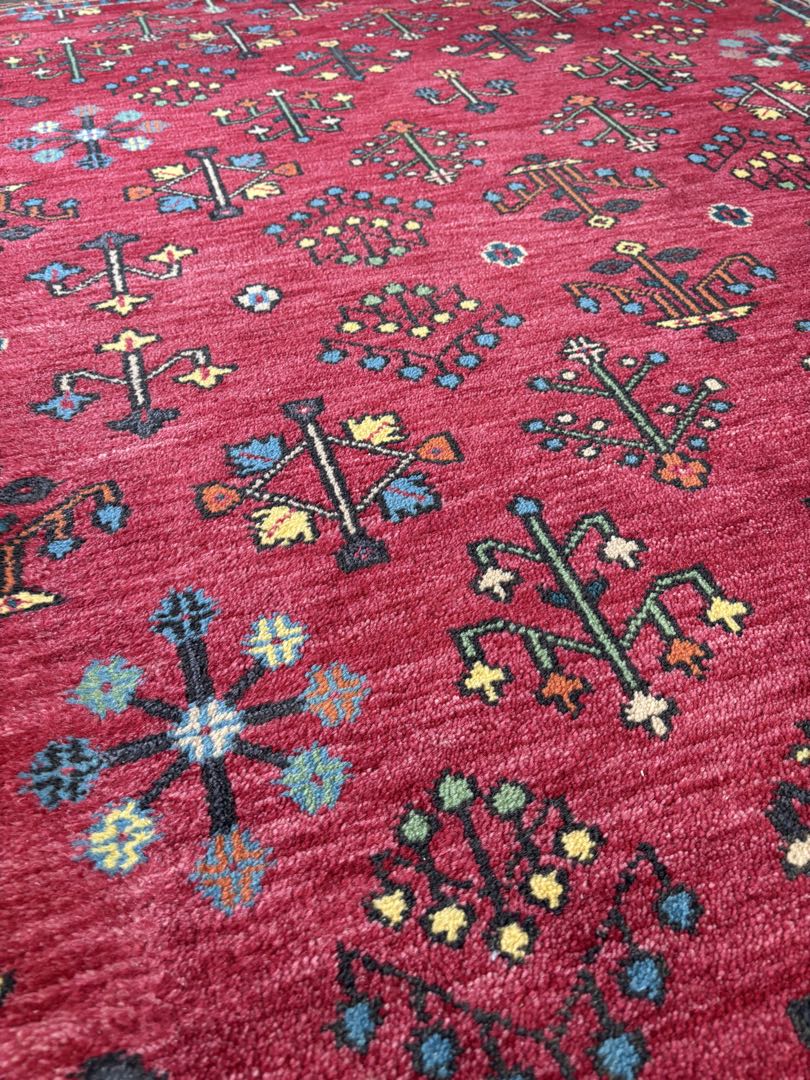 赤いウール花柄　絨毯 約170cm x 240cm