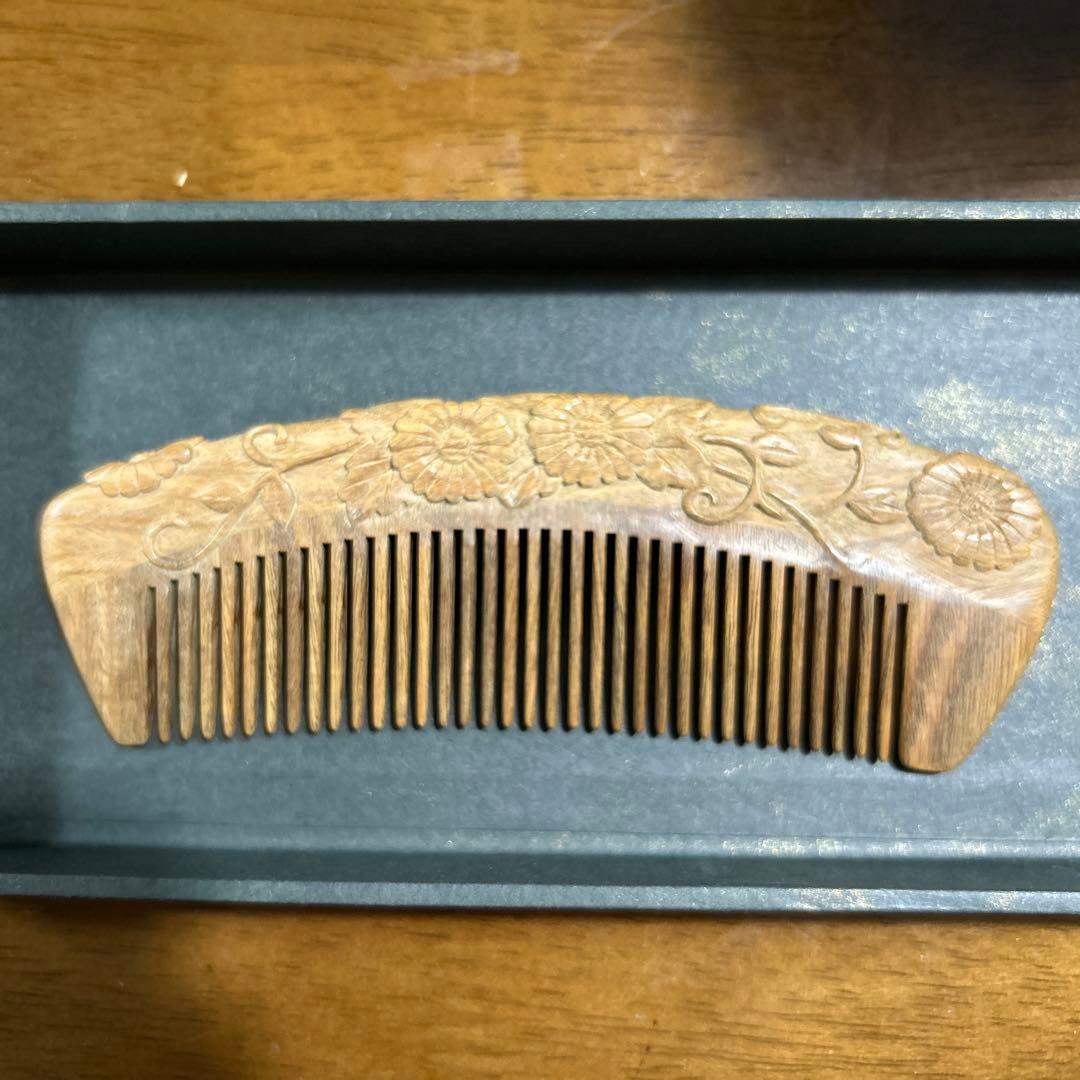 彫刻入りつげ櫛 化粧箱付き