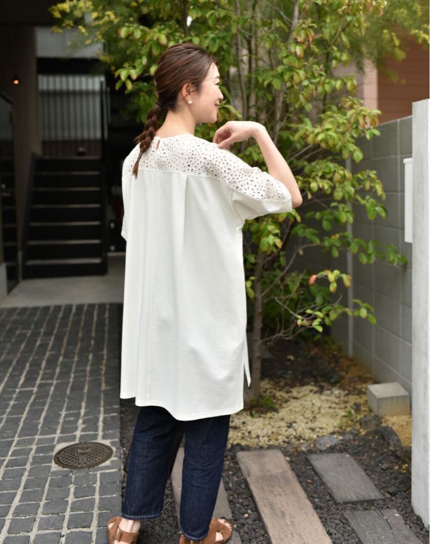 カットレース使いの長め丈カットソー