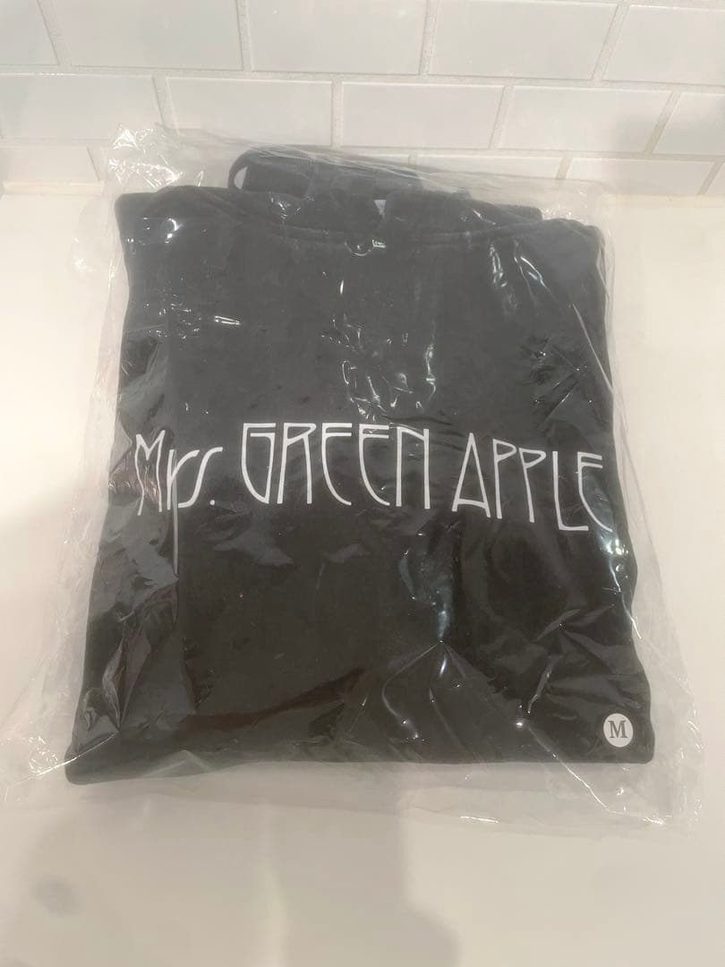 【M】ミセスグリーンアップルバベルの塔フーディー