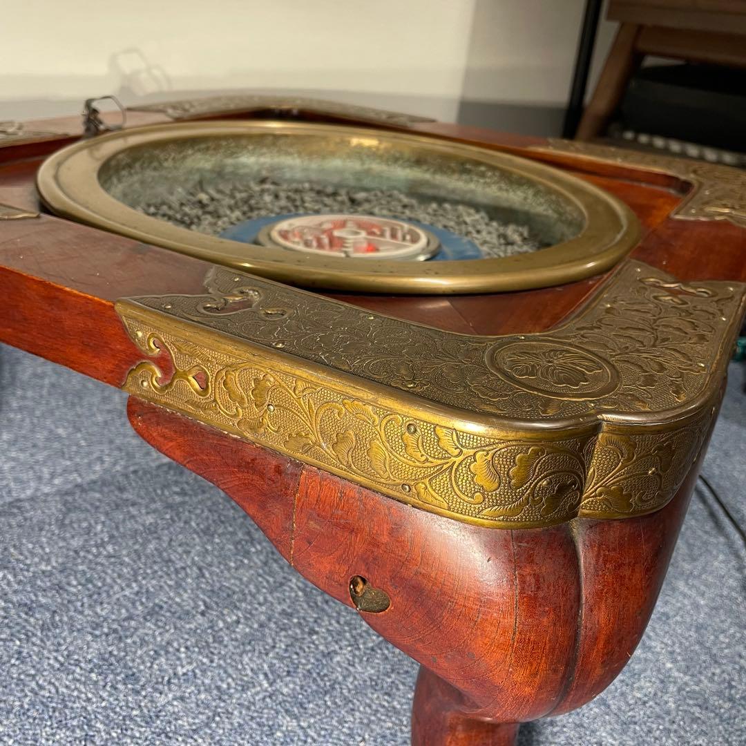 【昭和レトロ】電気火鉢 大名火鉢風 四角形 四猫脚 錺金具 蔦文様 家紋所風