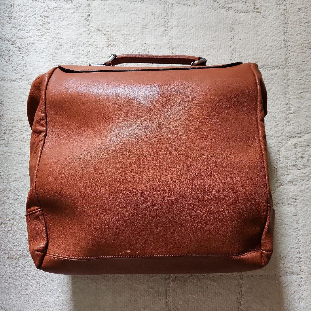 ジョルジオ・アルマーニバック、ボストンバック