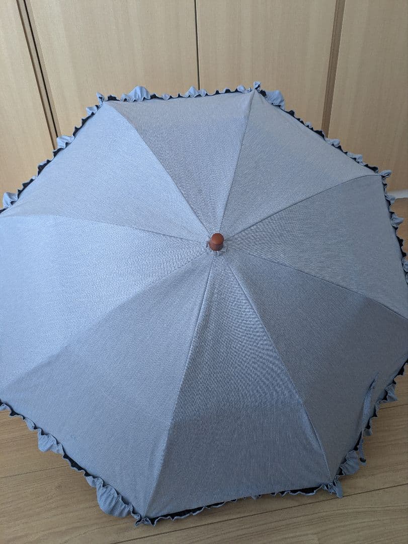 サンバリア100　折りたたみ日傘 ２段折 フリル　フロスト　ブルー　木曲がり手元