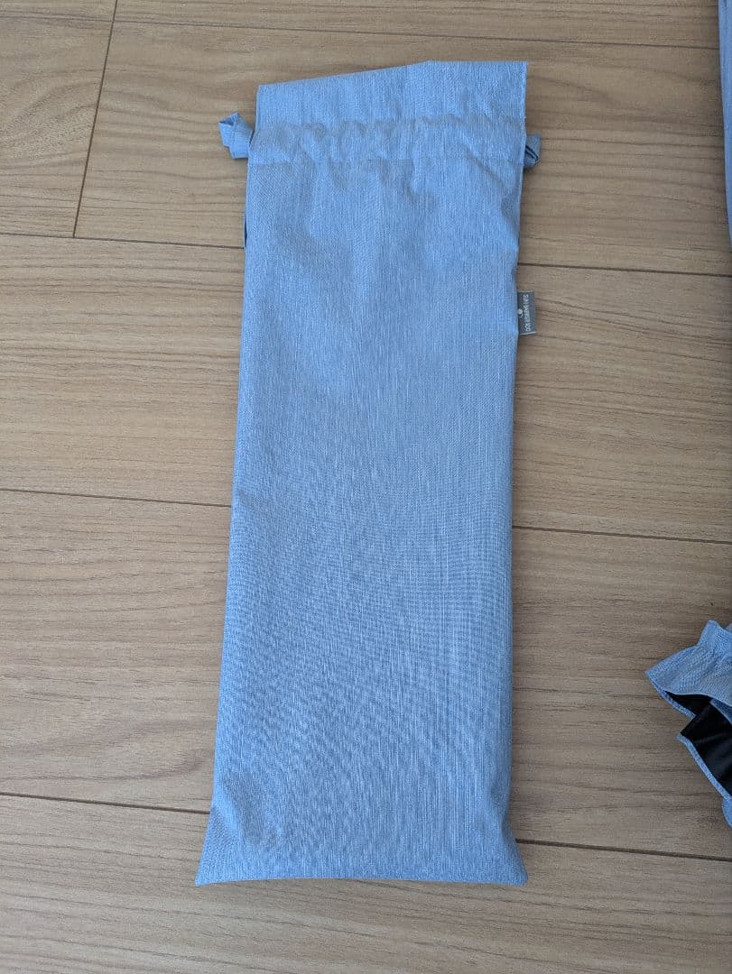 サンバリア100　折りたたみ日傘 ２段折 フリル　フロスト　ブルー　木曲がり手元