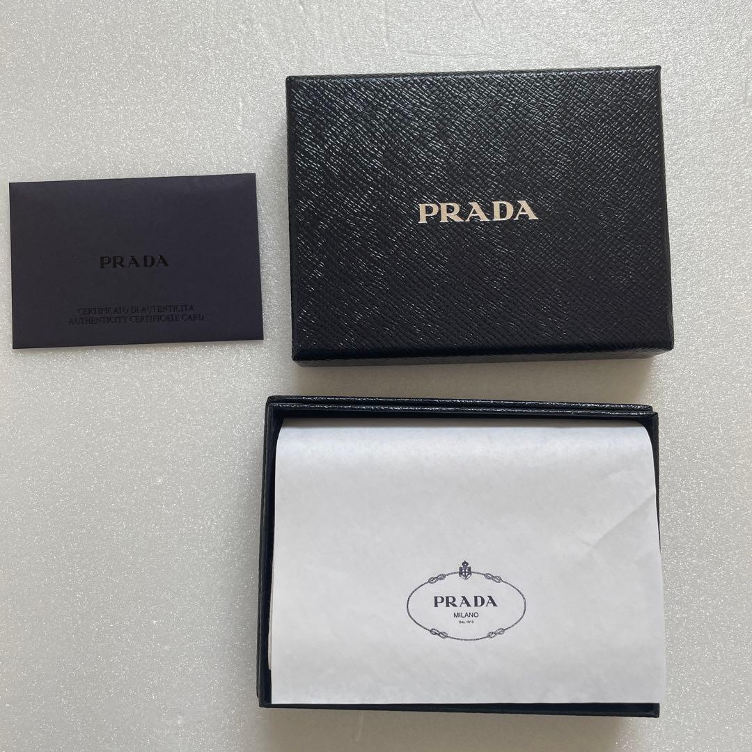 新品未使用 PRADA レザー 名刺入れ レッド