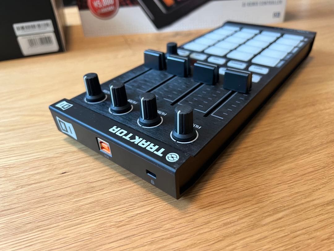 DTM・DAW TRAKTOR KONTROL F1 NATIVE INSTRUMENTS