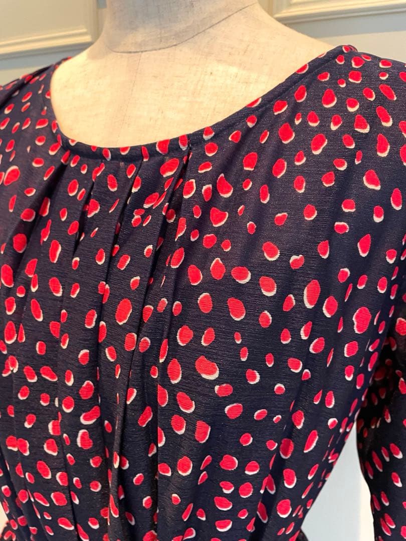 ☆新年SALE 新品未使用　お勧めシビラ半袖ワンピース