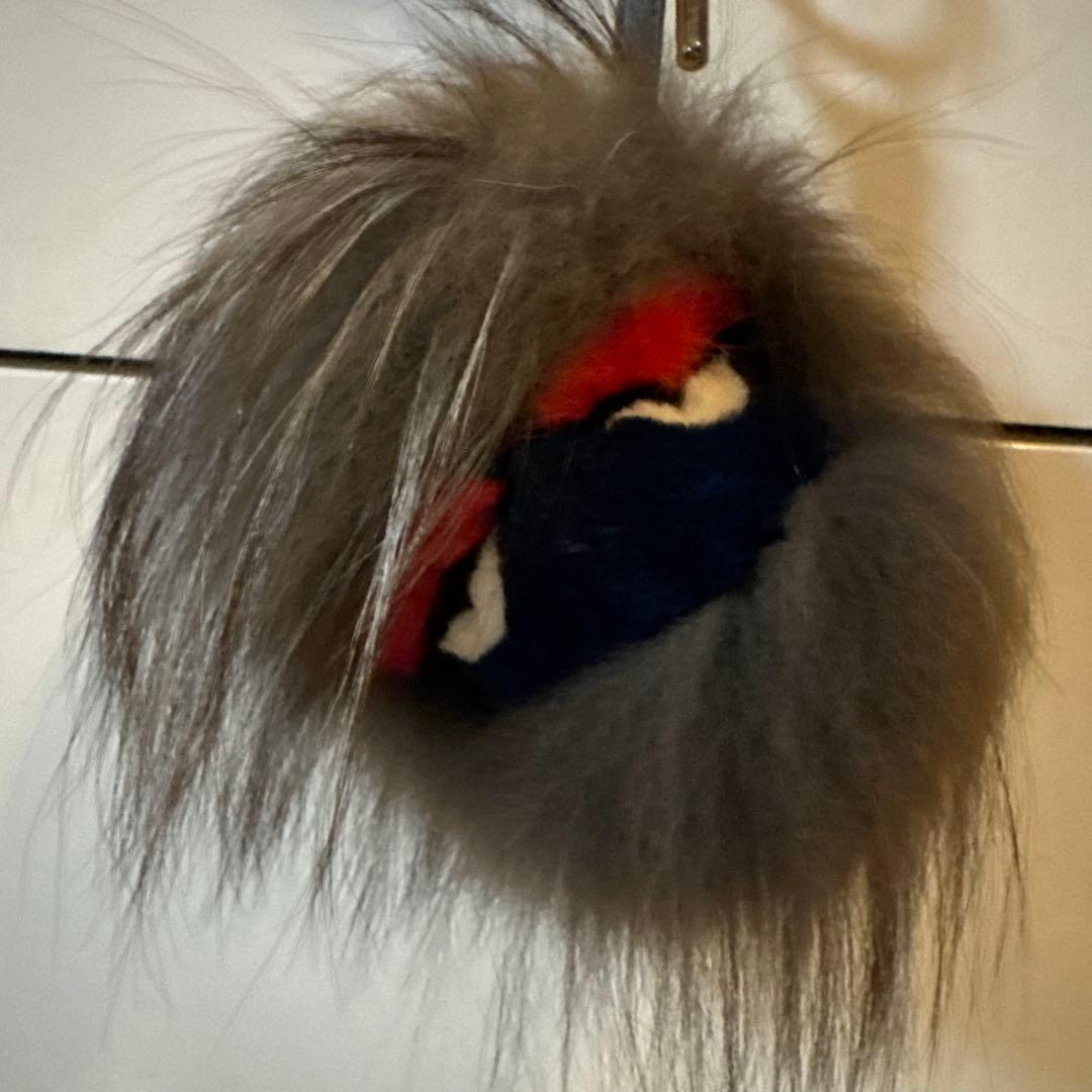 Fendi Bag Bugs チャーム グレー/レッド/ブルー　フリーク
