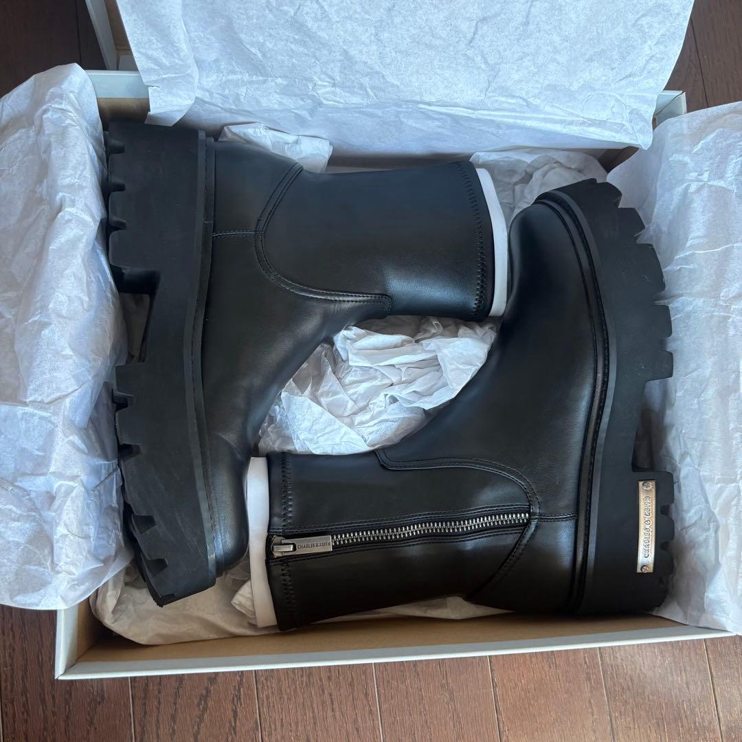 美品　CHARLES & KEITH サイドジップ アンクルブーツ